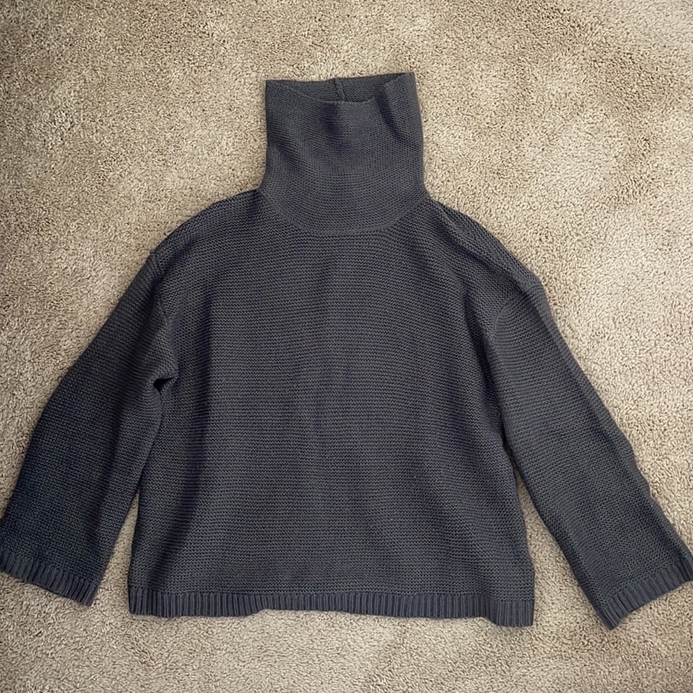 H&M Divided Dark Gray Knit Turtleneck sweater - Picture 2 of 3